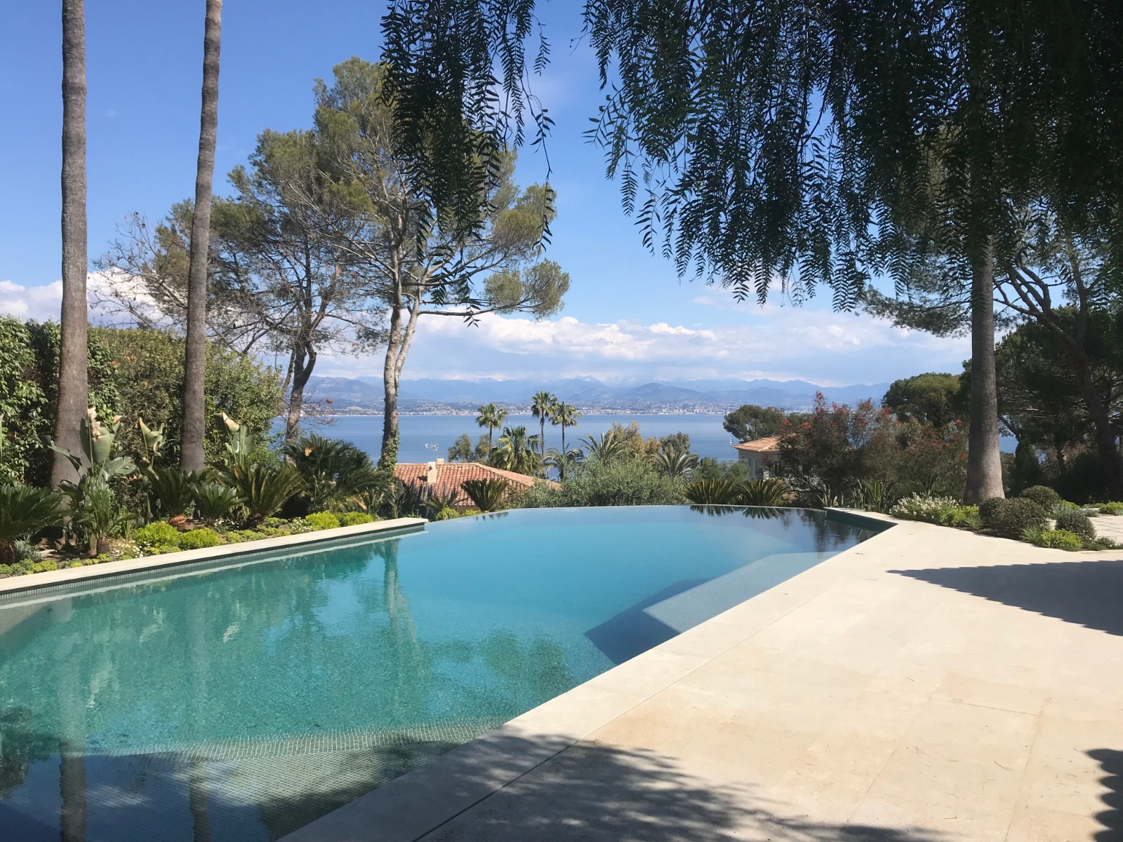 piscine à débordement